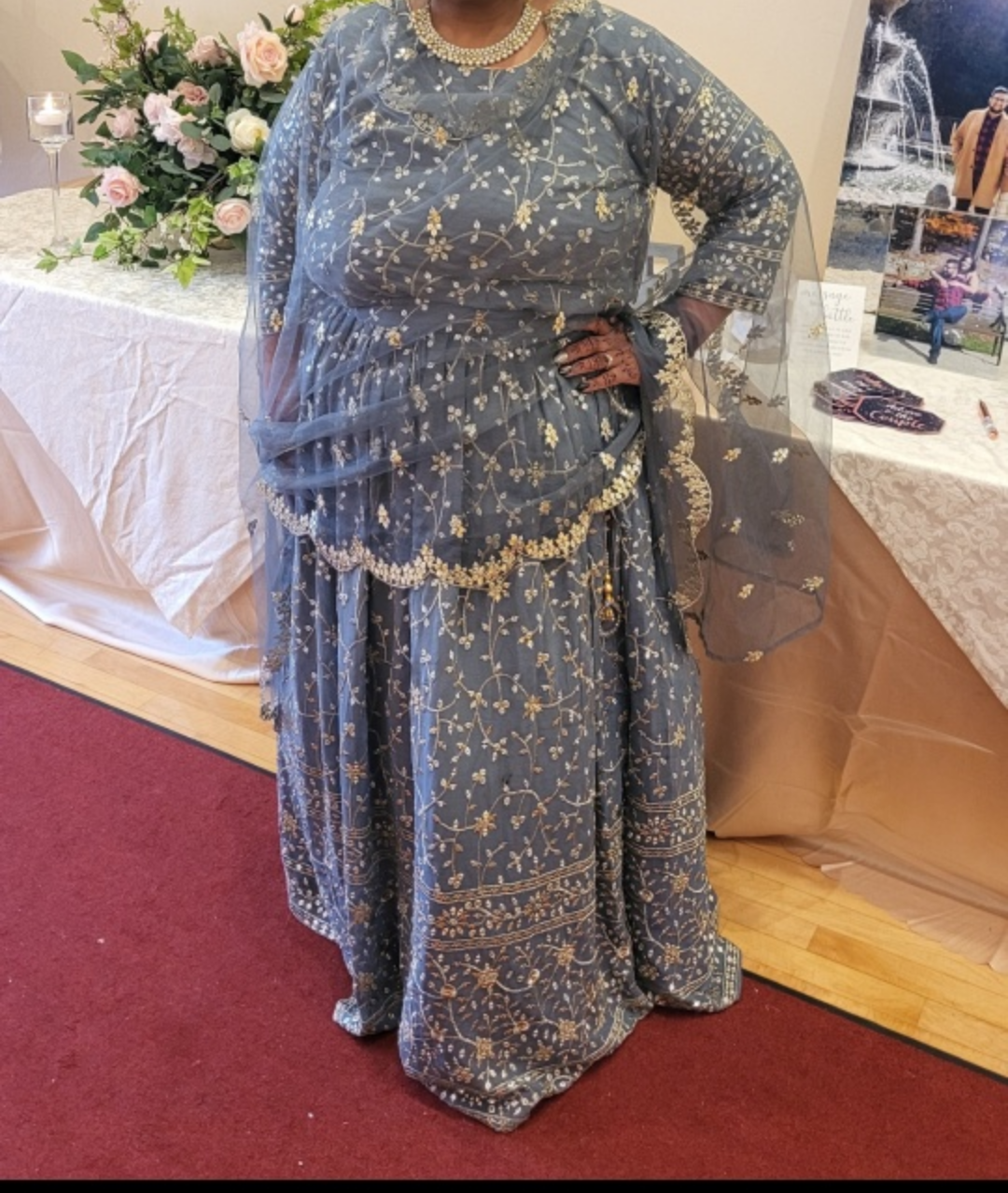 Gorgeous embroidered grey and gold lengha choli - photo 3