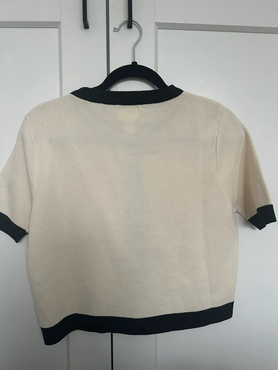 Short sleeved cardigan image indicator(8)