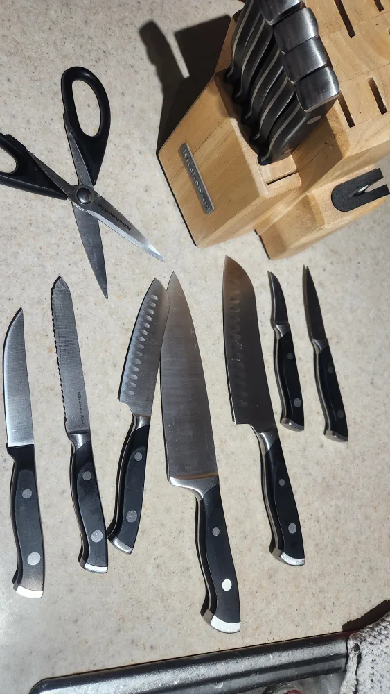 KitchenAid 15-Piece Knife Block Set with Kitchen Shears image indicator(2)