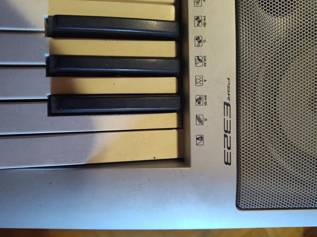Yamaha PSR-E323 Keyboard with Stand image indicator(2)