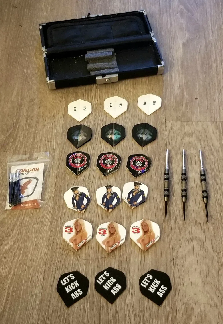 Darts Set with Multiple Flights and Case image indicator(2)