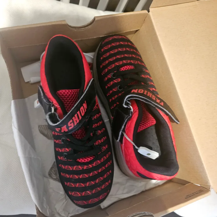 New Kids' Roller Shoes - Red and Black image indicator(5)