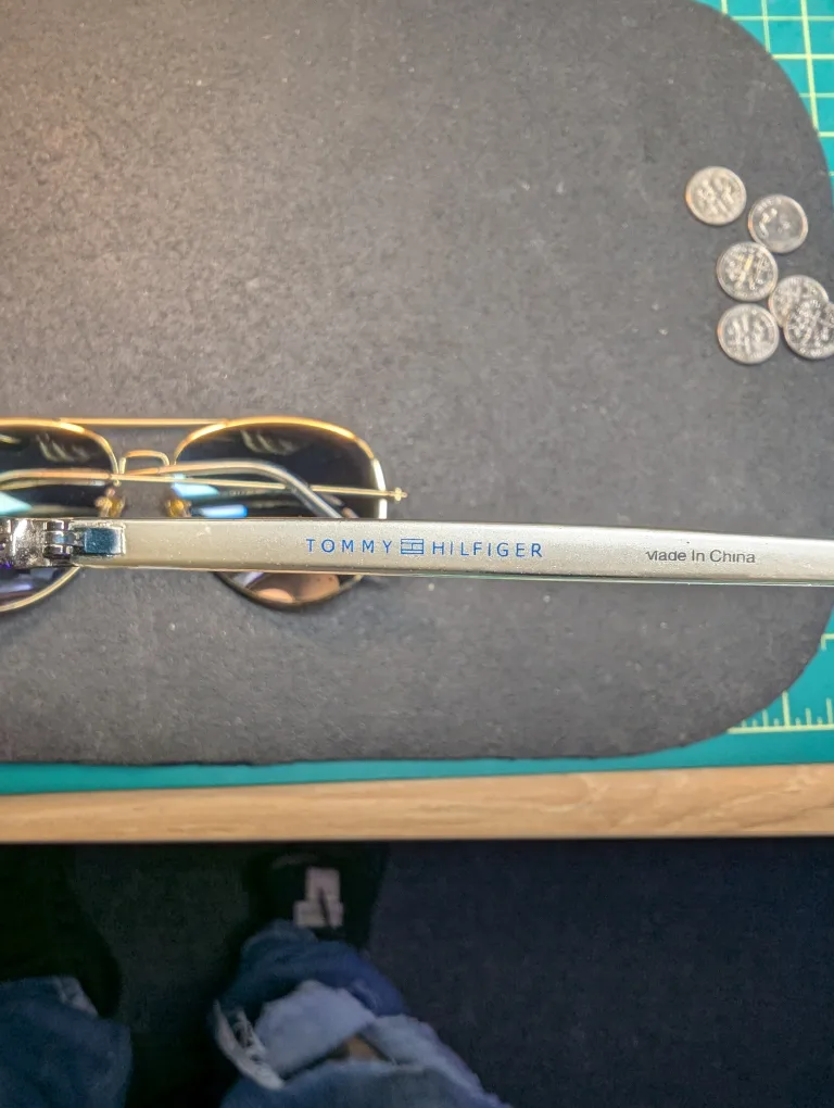 🥕Two pairs of aviator sunglasses and vintage Ray-Ban case image indicator(7)