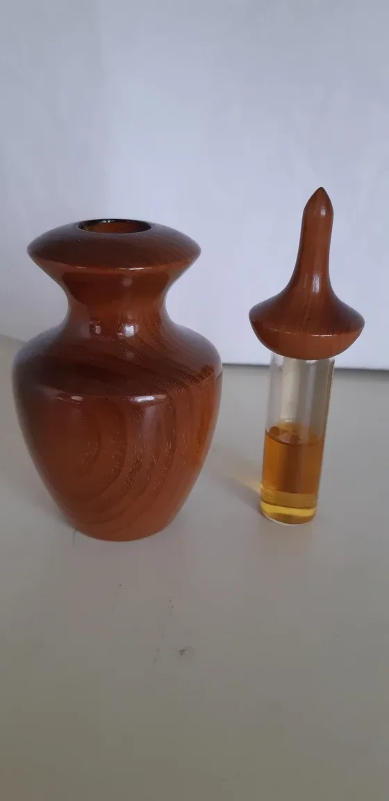 Vintage Wooden Perfume Bottle image indicator(2)