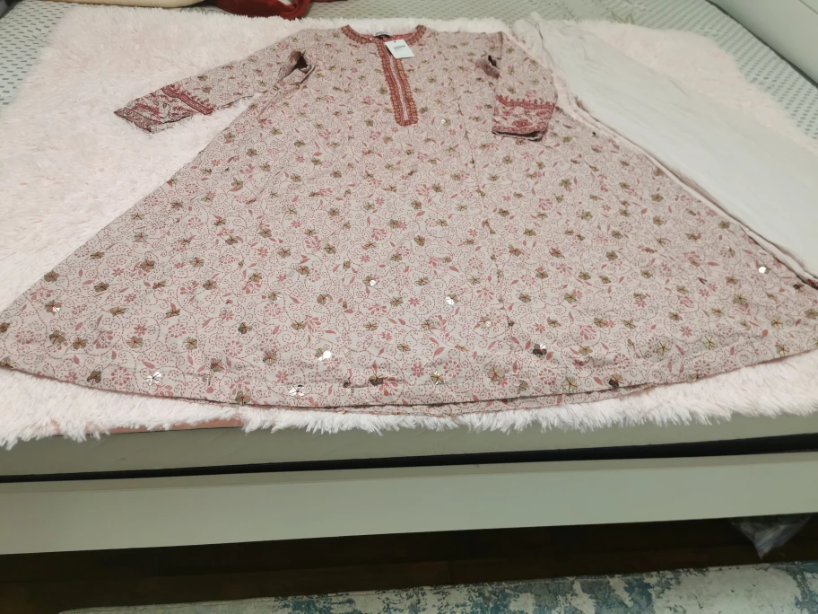 Gorgeous Embroidered Pink and Beige Pakistani Shalwar Kameez - photo 2