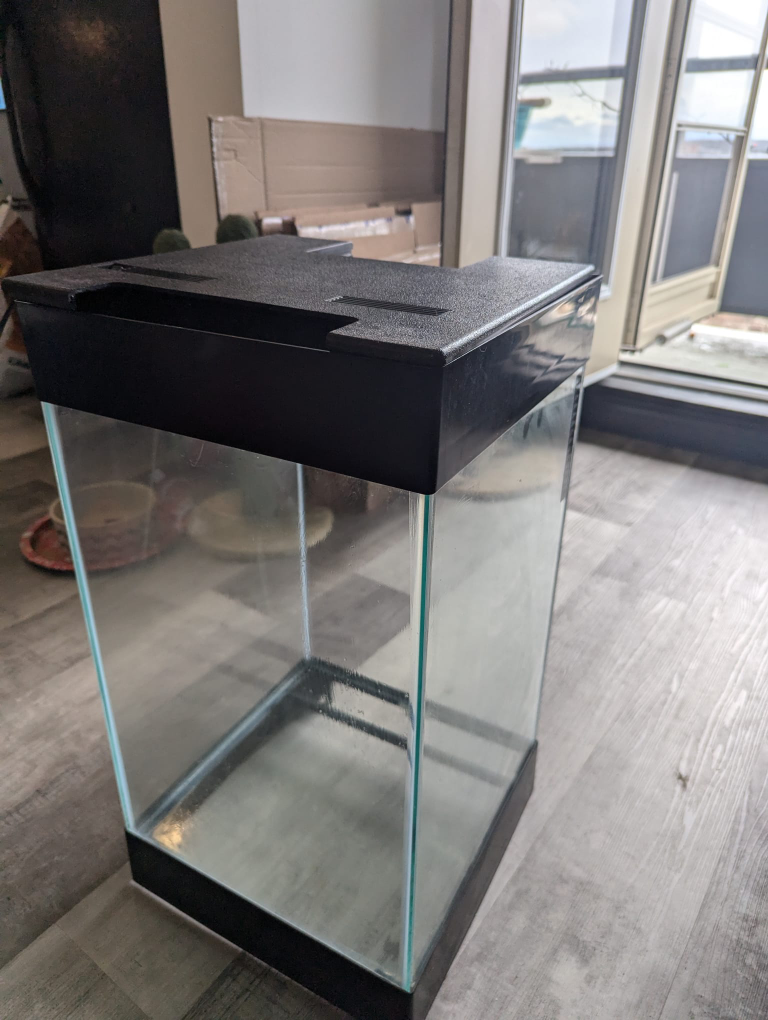 Small Aquarium Kit with LED Light 47 X 34 X 34 - photo 2