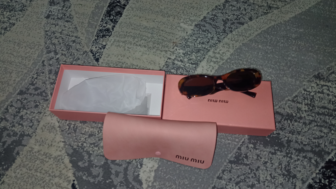 Miu Miu Sunglasses with Case and Cleaning Cloth - photo 2