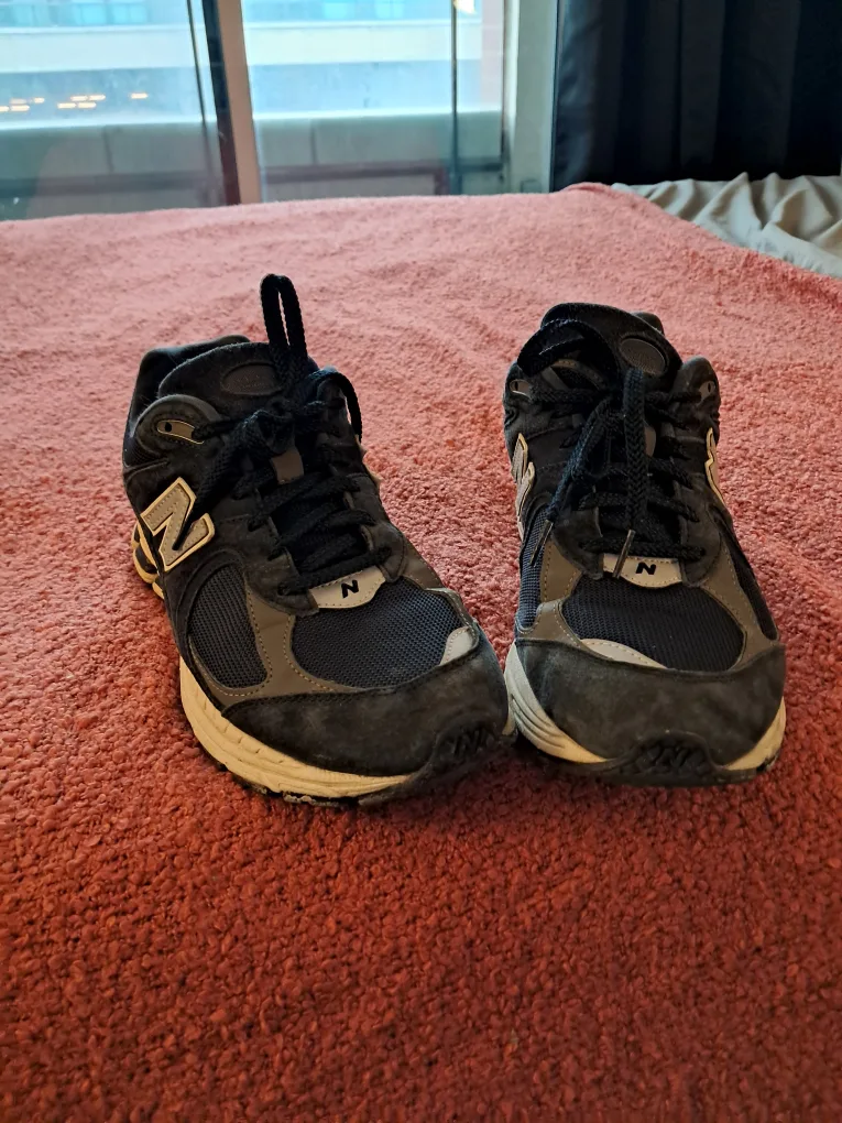 New Balance 2002R Shoes - Men's Size 10 image indicator(2)