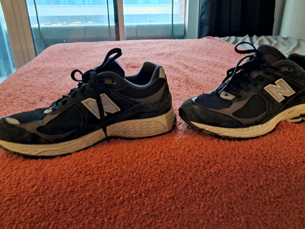 New Balance 2002R Shoes - Men's Size 10 image indicator(3)