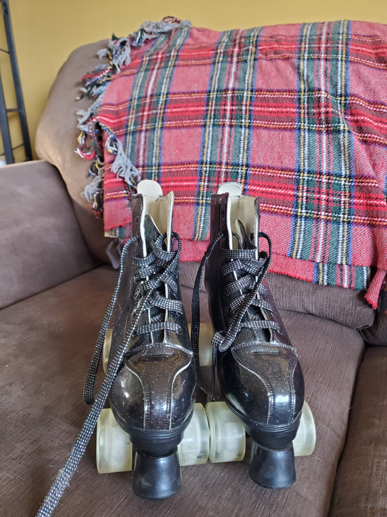 Black Roller Skates with Clear Wheels - photo 2