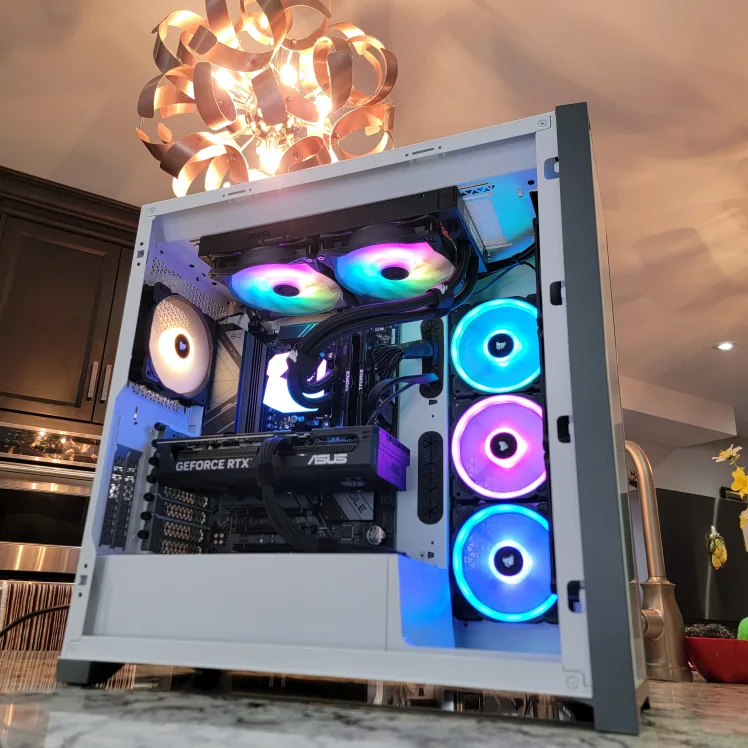 Performance Gaming PC : Ryzen 7 7700X / RTX 5070 / 32GB RAM image indicator(3)