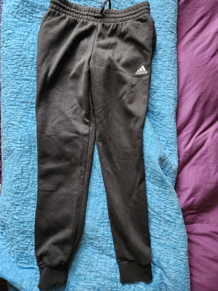 Adidas youth Black Slim Fit Joggers size small image indicator(3)