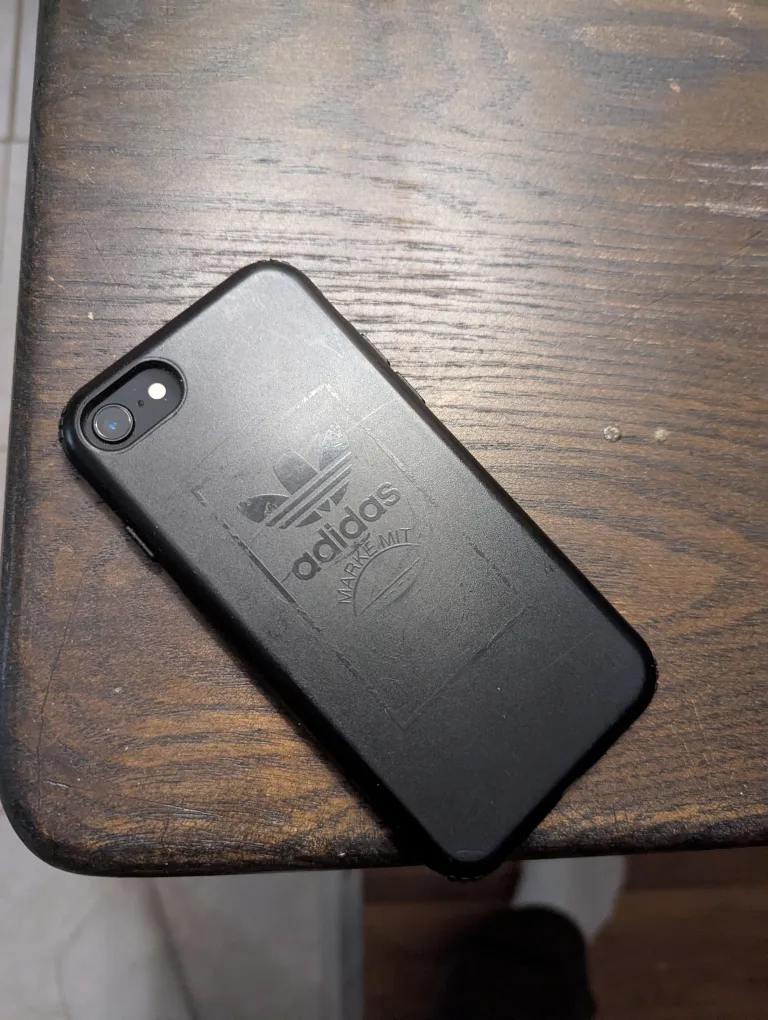 iPhone SE 2nd gen 64gb excellent condition image indicator(8)