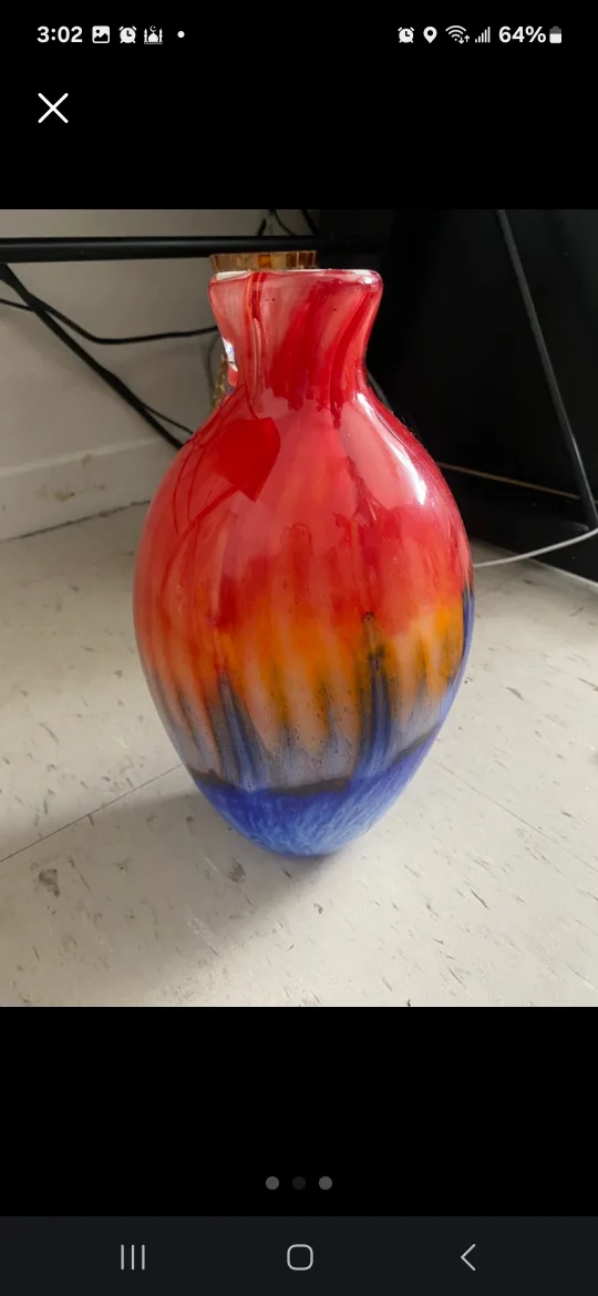 Two Decorative Glass Vases image indicator(2)