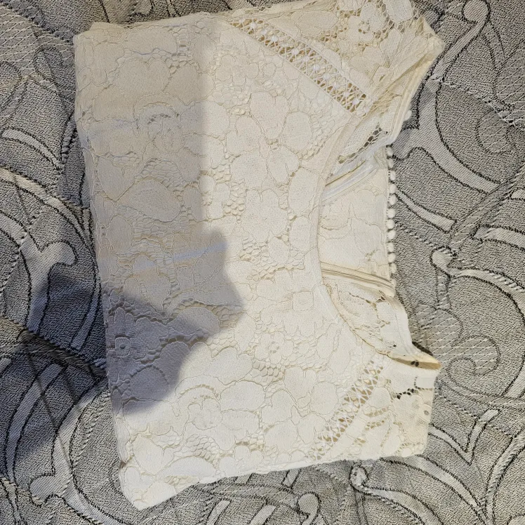 Vince Camuto White Lace Dress Size 4 image indicator(5)