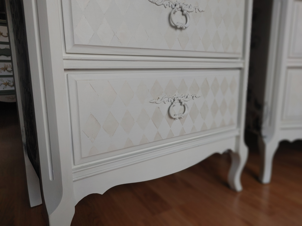 Pair of Alice in Wonderland themed bedside tables - photo 2