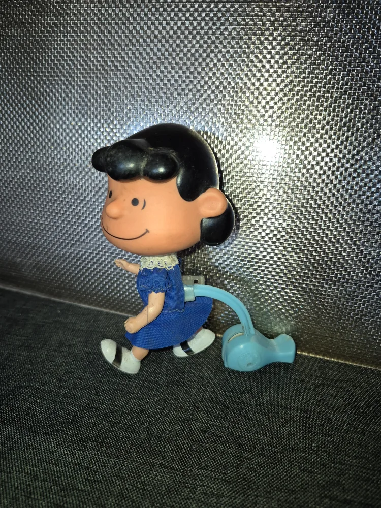 Vintage Peanuts Sally Brown Walking Toy image indicator(4)