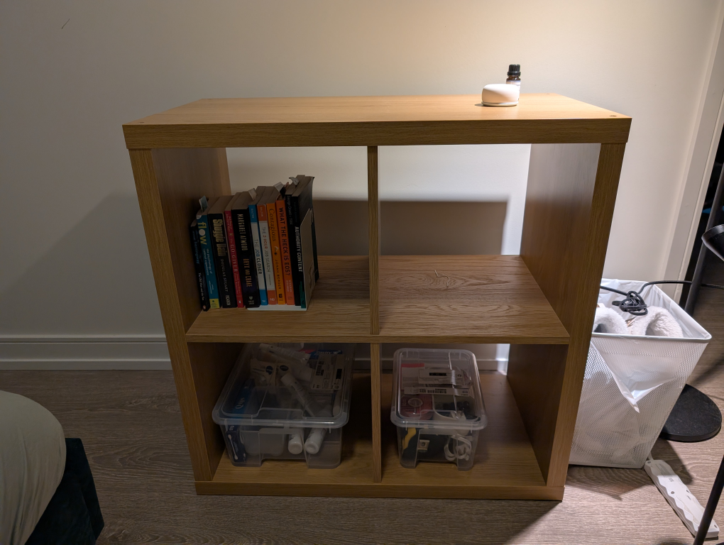 Four-cube organizer shelf