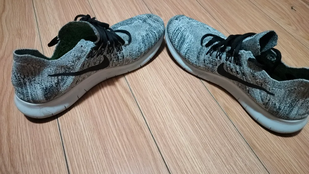 Nike Running Shoes - Size 10 US Men's image indicator(5)