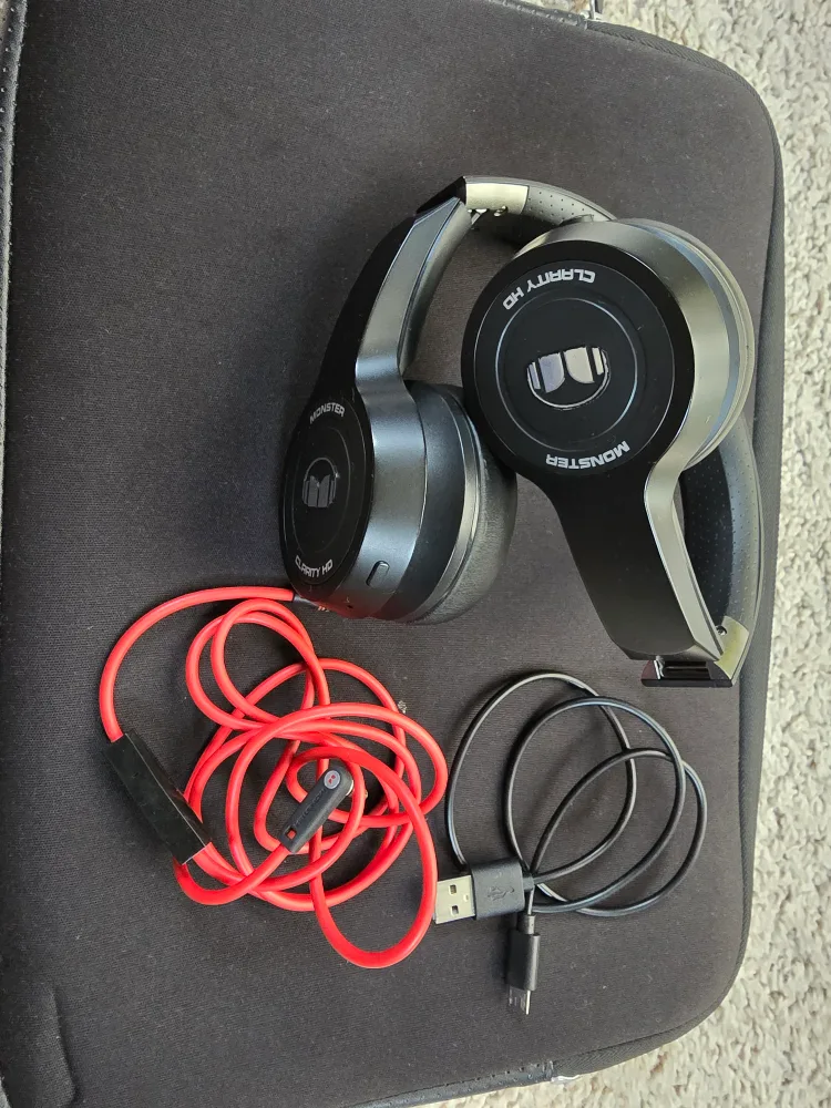 Monster Clarity HD Over-Ear Headphones image indicator(2)