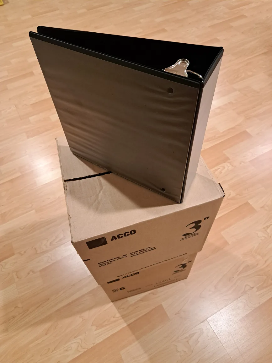 BRAND NEW  BINDER D RING 35277-01 BASICS 3" Black with separator image indicator(5)