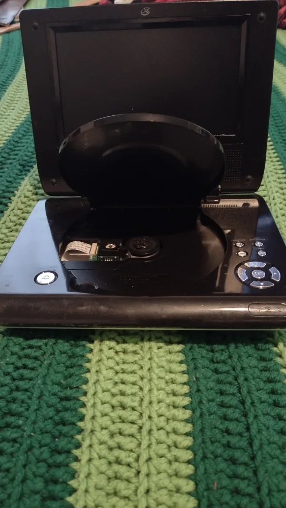 GPX Portable DVD Player - PQT750WK image indicator(2)