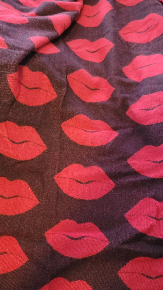 Victoria's Secret Red & Black Lips Throw Blanket image indicator(3)