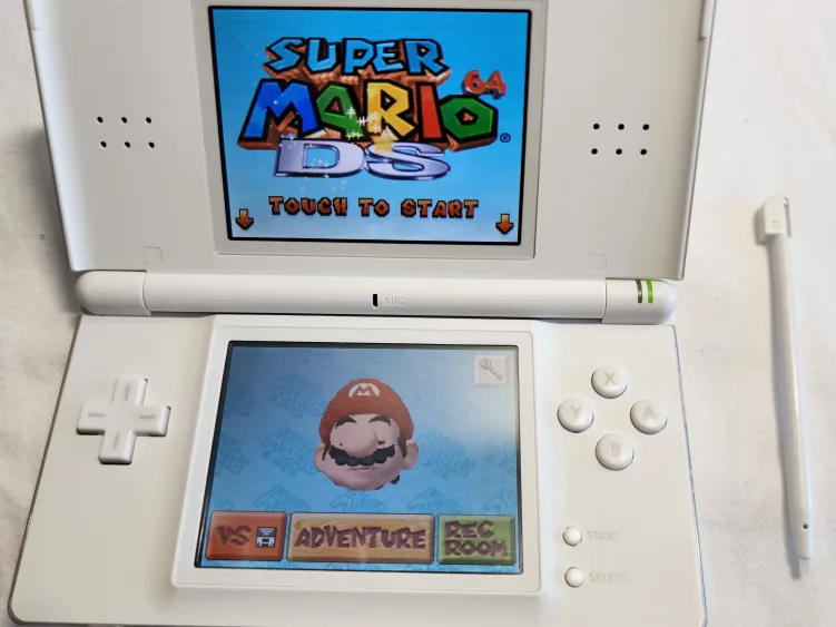 White Nintendo DS Lite image indicator(7)