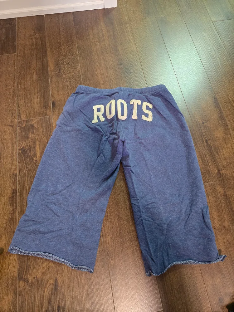 Roots Capris (S) image indicator(2)