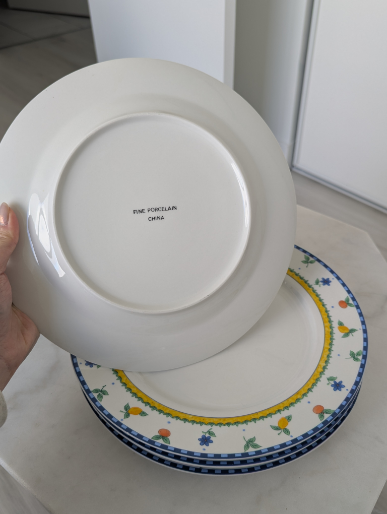 Set of four Fine Porcelain China dinner plates - photo 2