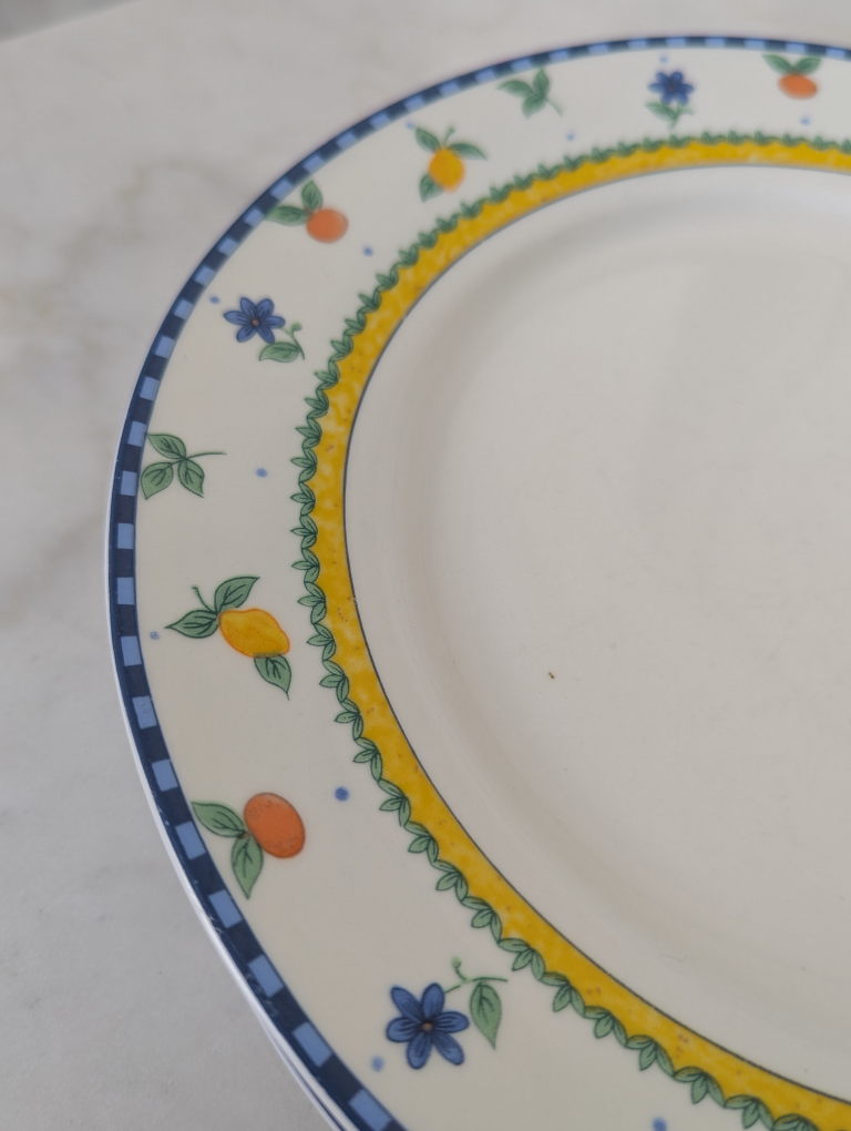 Set of four Fine Porcelain China dinner plates - photo 3