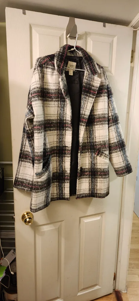 Forever 21 Women's Large Plaid Jacket. price firm. image indicator(2)