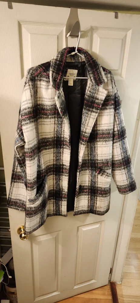 Forever 21 Women's Large Plaid Jacket. price firm. image indicator(3)