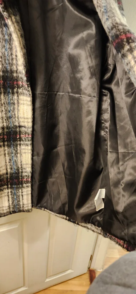 Forever 21 Women's Large Plaid Jacket. price firm. image indicator(7)