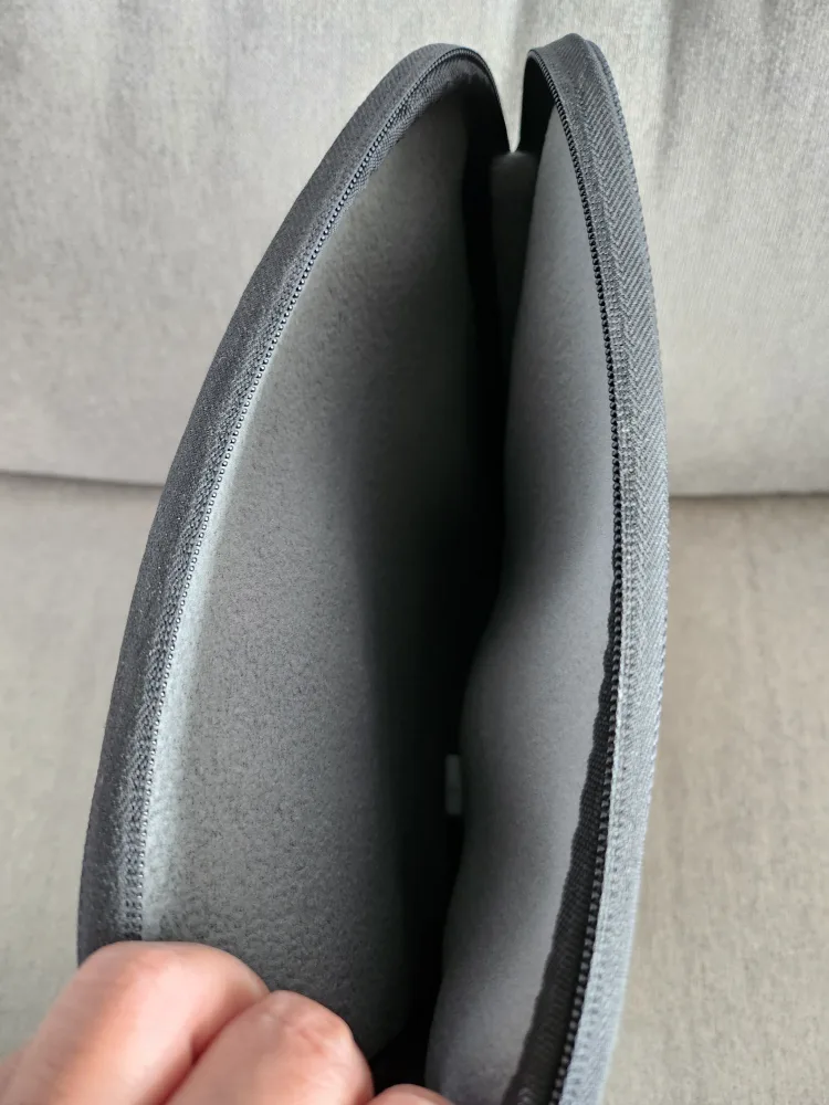 Belkin 17" Black Laptop Sleeve image indicator(2)