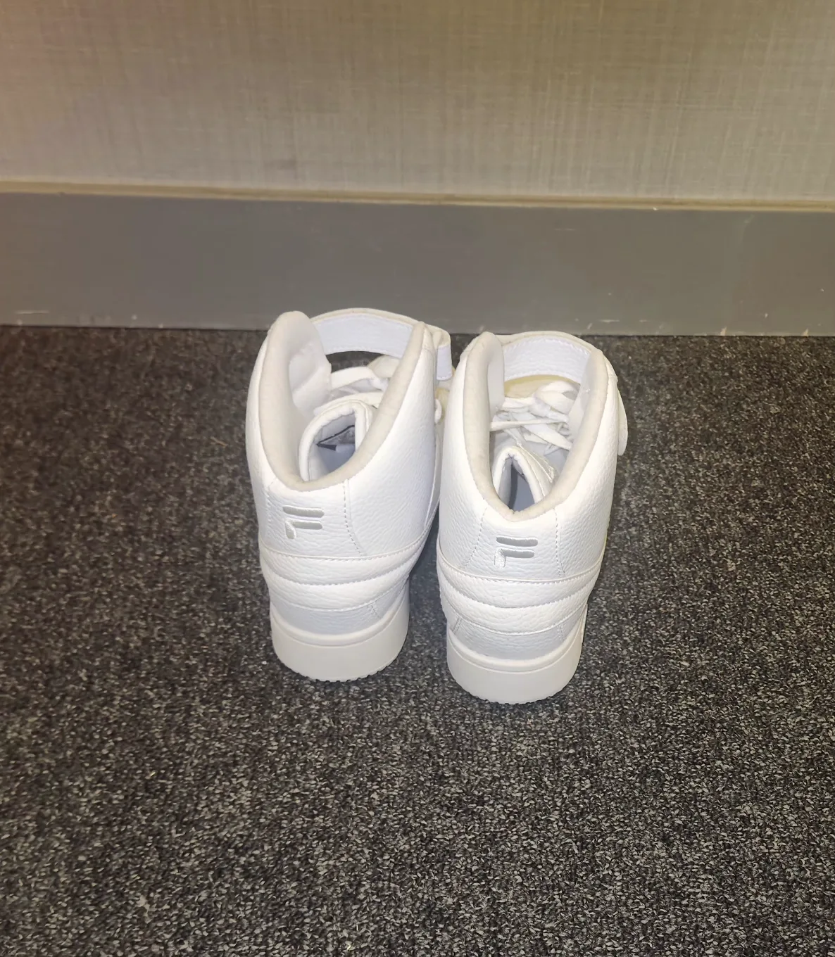 Fila Women's White High-Top Sneakers - Size 7 1/2 image indicator(3)