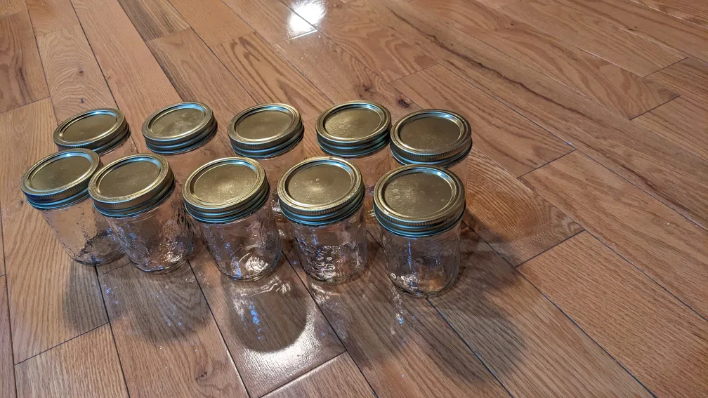 10 Glass Mason Jars with Gold Lids image indicator(3)