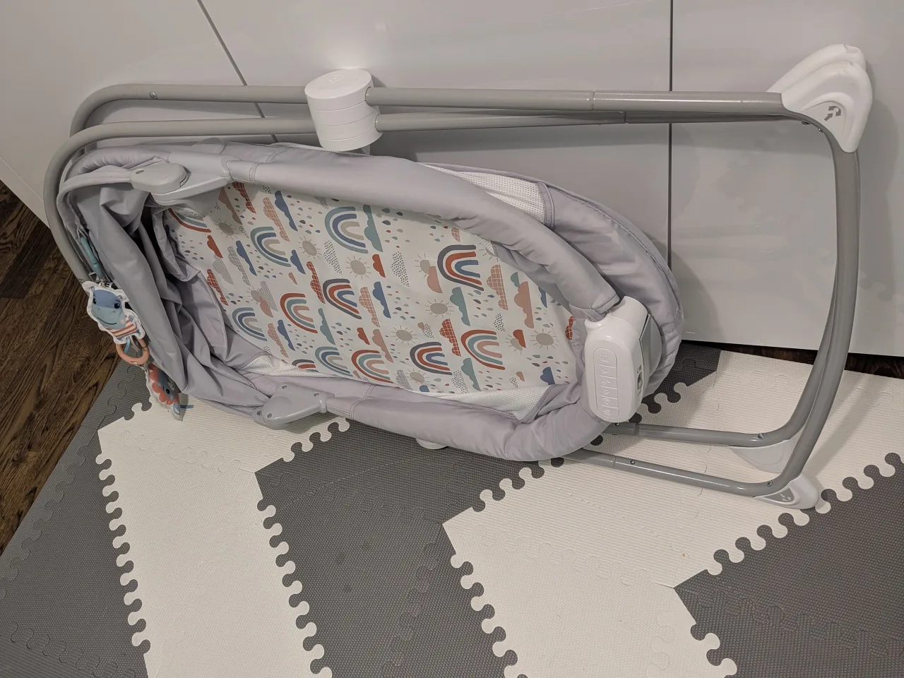 Fisher Price Soothing View Foldable Bassinet image indicator(5)