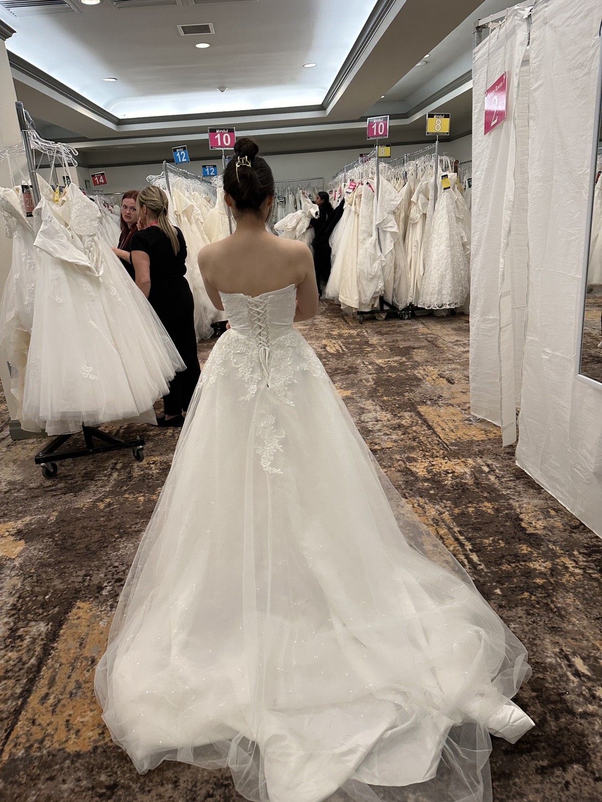 Brand new wedding gown - photo 2