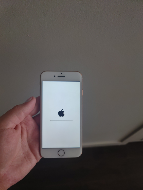 iPhone 8 Rose Gold -  Needs Setup unlocked! NO SIM - photo 2