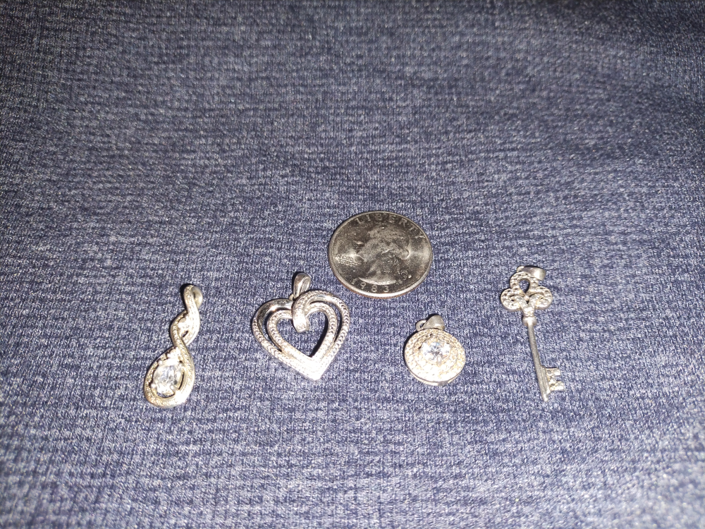 four 925 Silver Pendant sold as set - photo 4