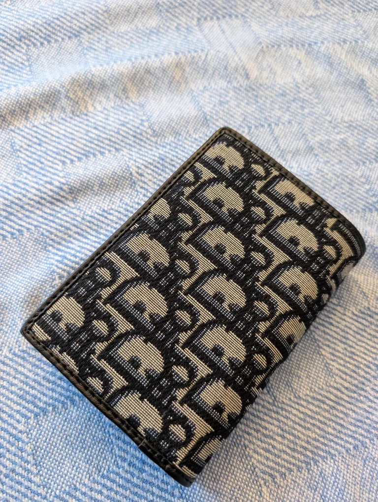 Dior Wallet image indicator(3)