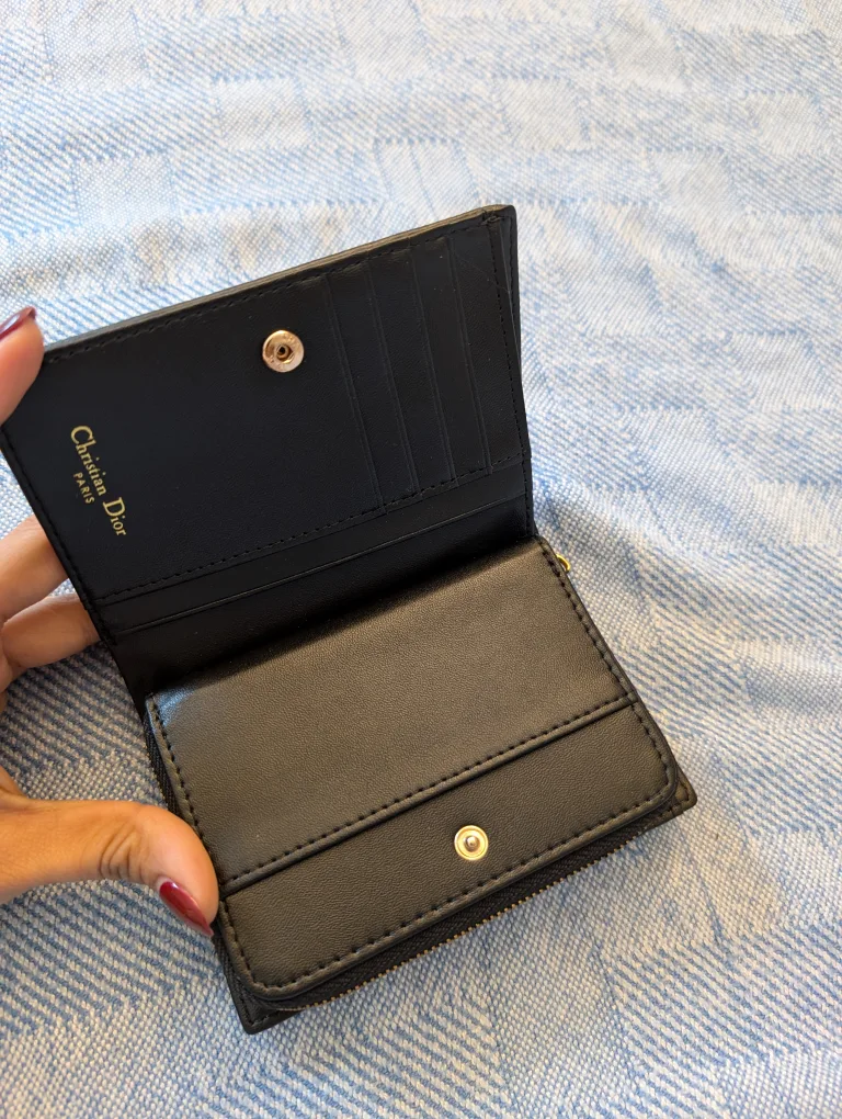 Dior Wallet image indicator(4)