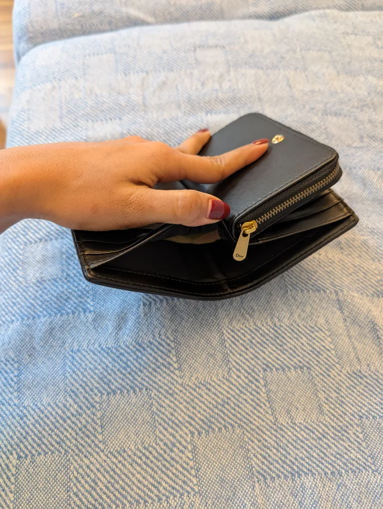 Dior Wallet image indicator(5)