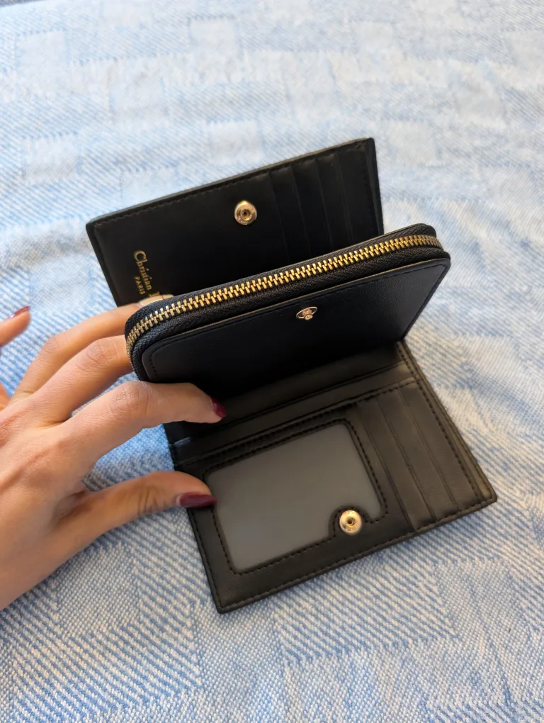 Dior Wallet image indicator(6)