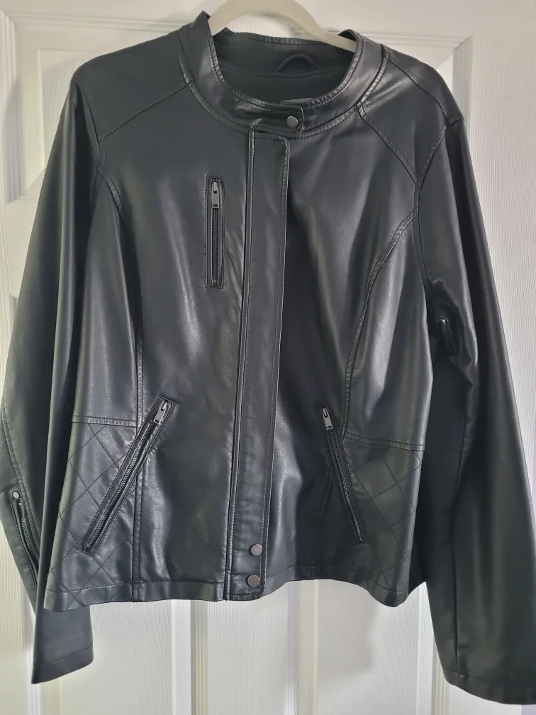 Women's Large and Xlarge assorted spring Jackets image indicator(4)