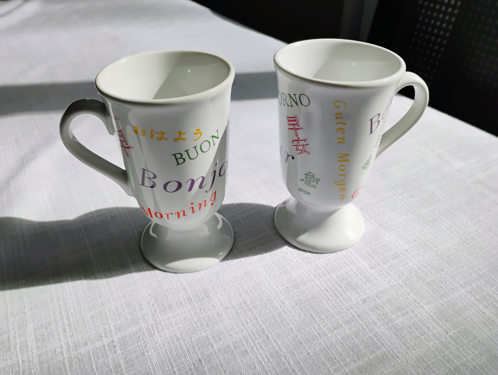 Pair of Pedestal Mugs - Bonjour, Guten Morgen - photo 3