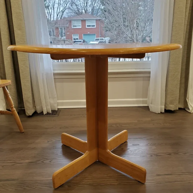 Round dinning table and 4 chairs image indicator(4)