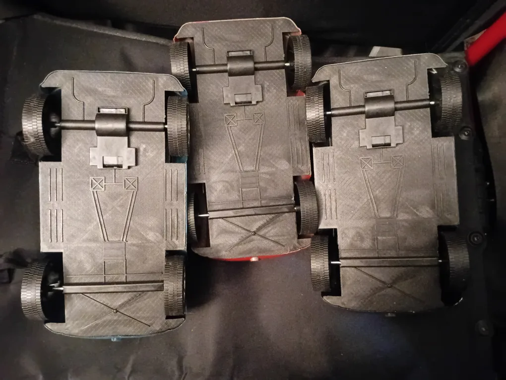 Set of 3 Collectible Toy Cars image indicator(5)