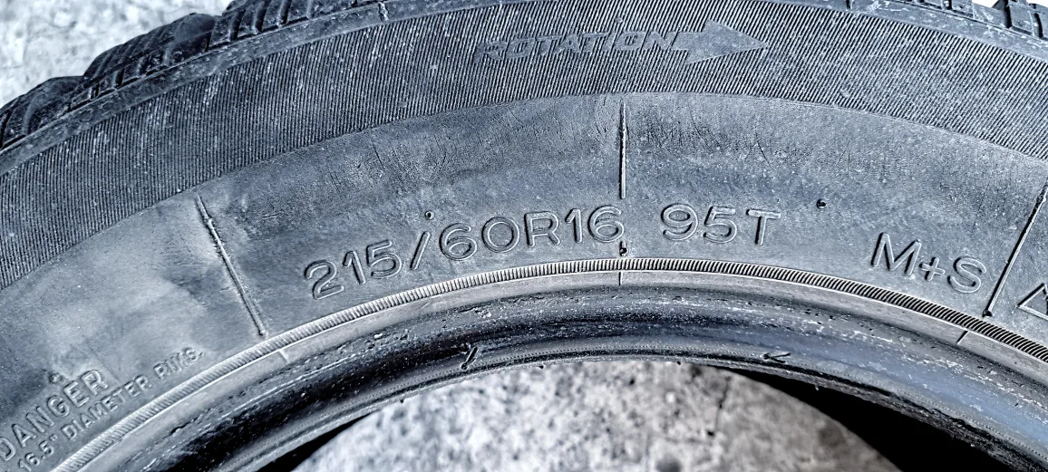 215/60/R16 95t - 4x UNIROYAL Tiger Paw Ice & Snow 3 Winter Tire image indicator(7)